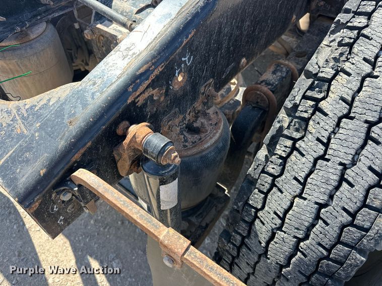 image for item EJ8566 2013 Mack CHU613 semi truck