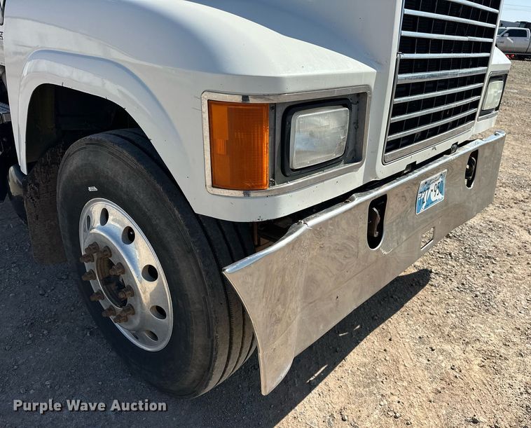 image for item EJ8566 2013 Mack CHU613 semi truck