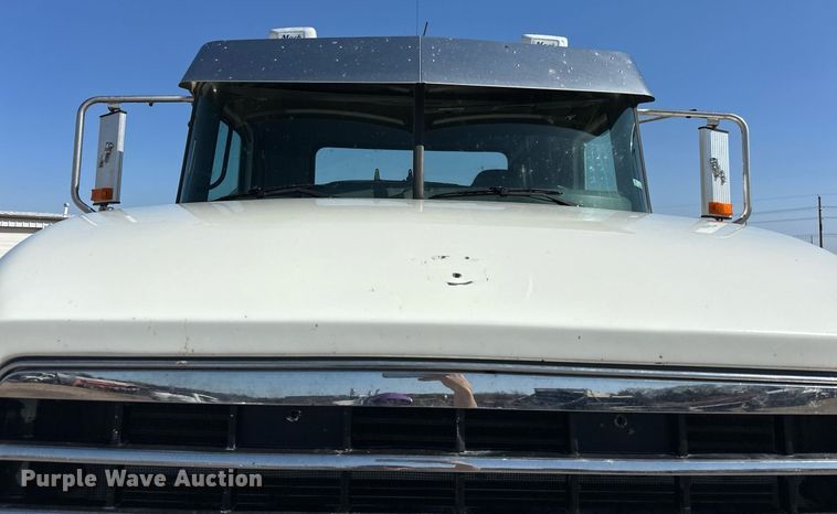 image for item EJ8566 2013 Mack CHU613 semi truck