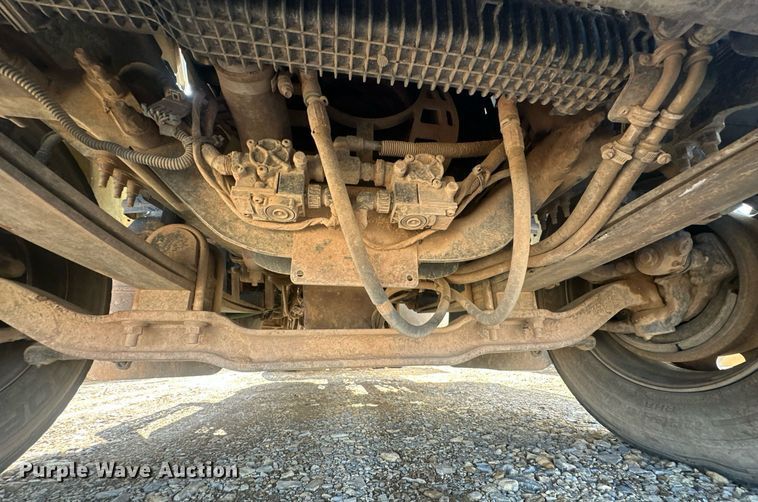 image for item EJ8566 2013 Mack CHU613 semi truck