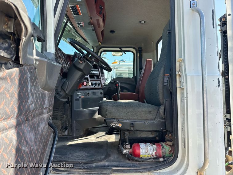 image for item EJ8566 2013 Mack CHU613 semi truck