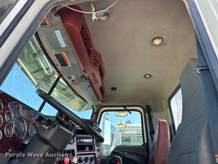 image for item EJ8566 2013 Mack CHU613 semi truck