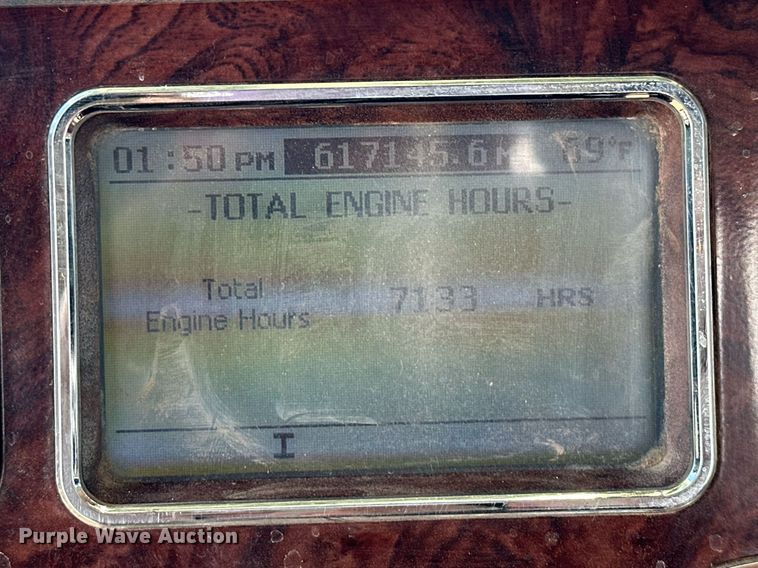 image for item EJ8566 2013 Mack CHU613 semi truck