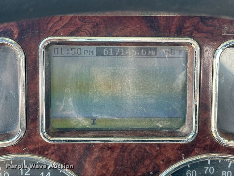 image for item EJ8566 2013 Mack CHU613 semi truck