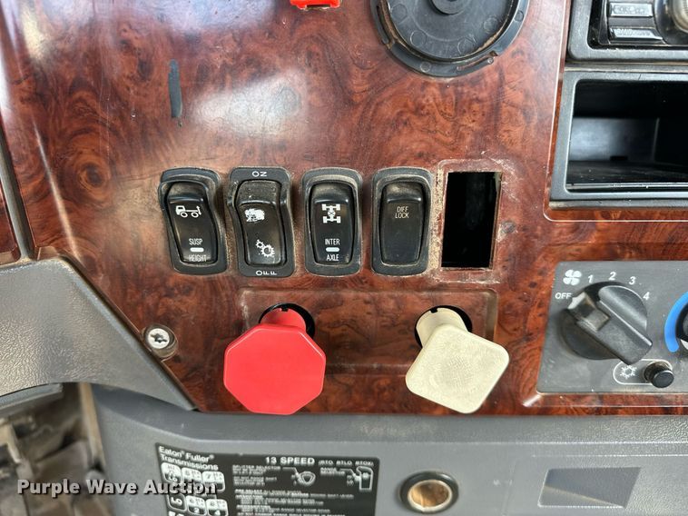 image for item EJ8566 2013 Mack CHU613 semi truck