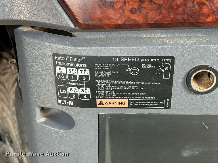 image for item EJ8566 2013 Mack CHU613 semi truck