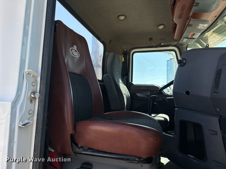 image for item EJ8566 2013 Mack CHU613 semi truck