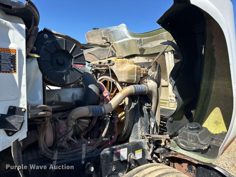 image for item EJ8566 2013 Mack CHU613 semi truck