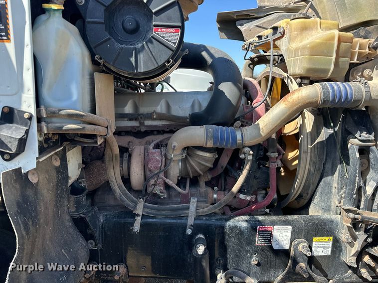 image for item EJ8566 2013 Mack CHU613 semi truck