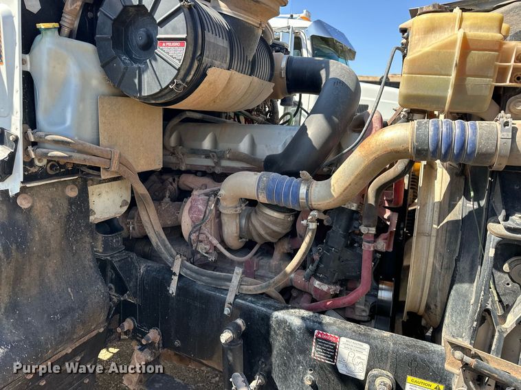 image for item EJ8566 2013 Mack CHU613 semi truck