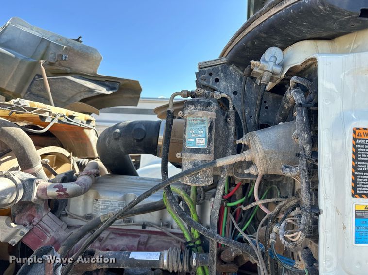 image for item EJ8566 2013 Mack CHU613 semi truck