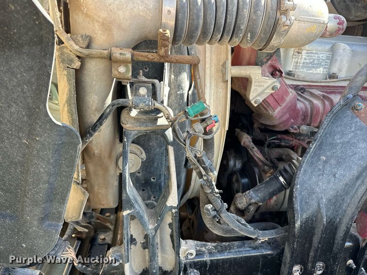 image for item EJ8566 2013 Mack CHU613 semi truck