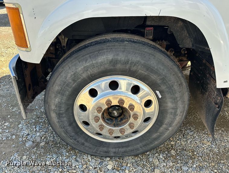 image for item EJ8566 2013 Mack CHU613 semi truck