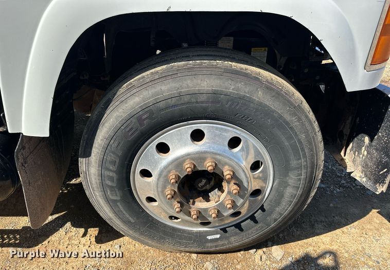 image for item EJ8566 2013 Mack CHU613 semi truck