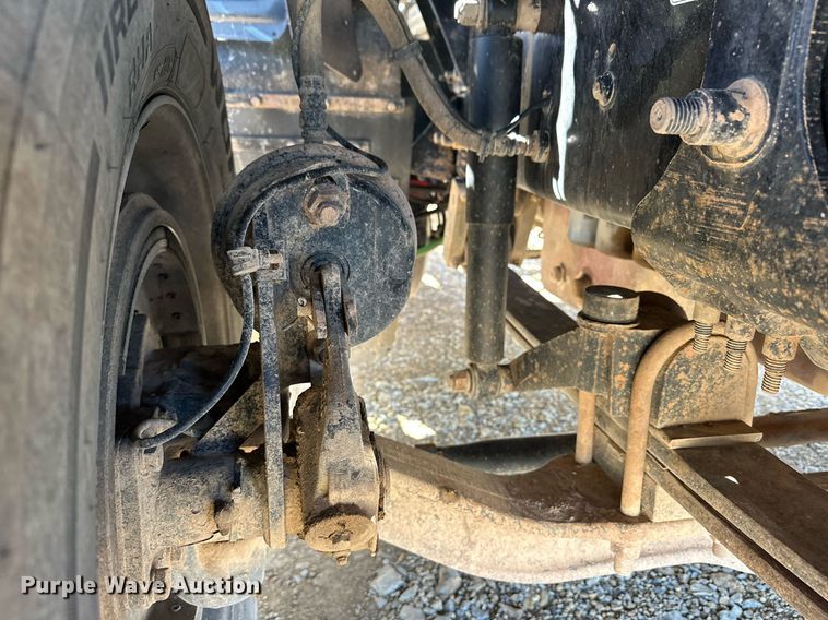 image for item EJ8566 2013 Mack CHU613 semi truck