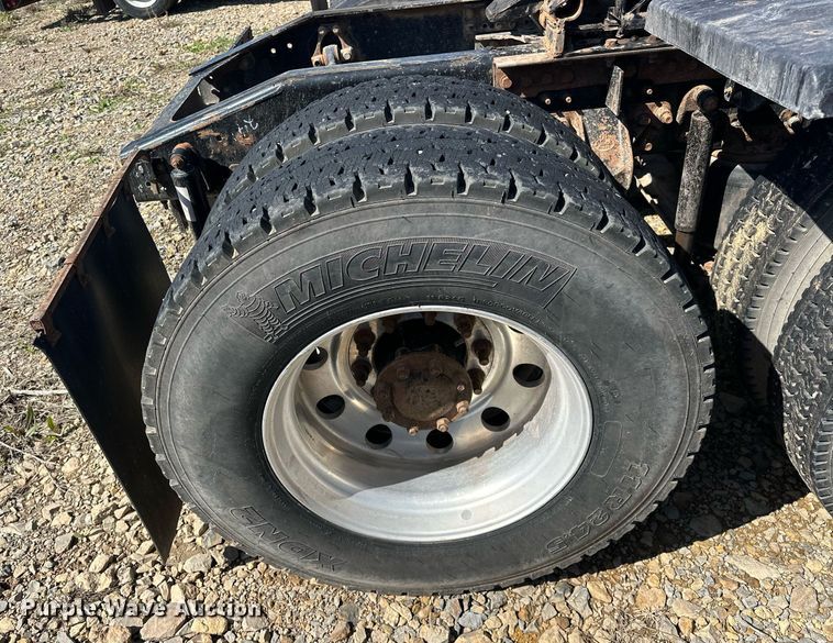 image for item EJ8566 2013 Mack CHU613 semi truck