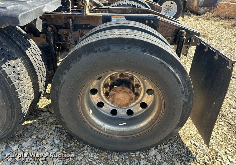 image for item EJ8566 2013 Mack CHU613 semi truck