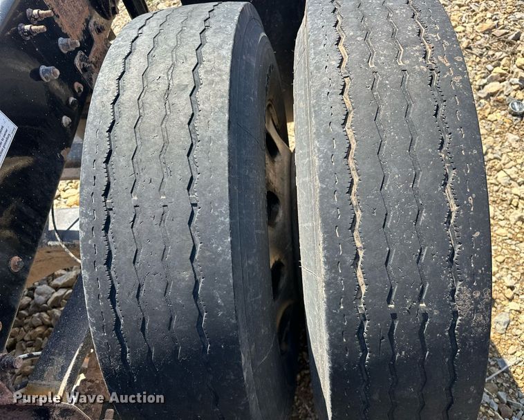 image for item EJ8566 2013 Mack CHU613 semi truck