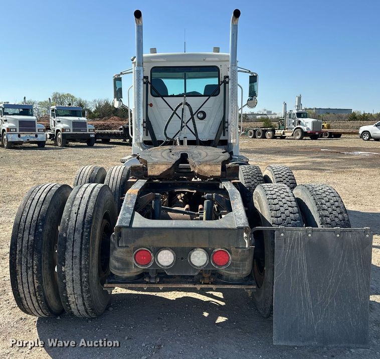 image for item EJ8567 2012 Mack CHU613 semi truck