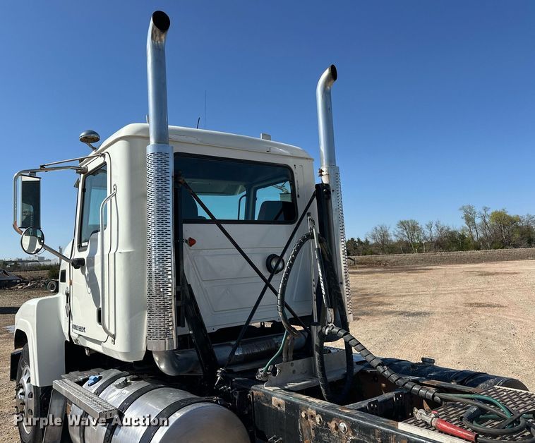 image for item EJ8567 2012 Mack CHU613 semi truck