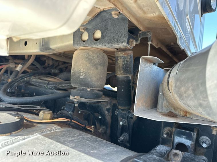 image for item EJ8567 2012 Mack CHU613 semi truck