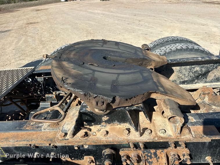 image for item EJ8567 2012 Mack CHU613 semi truck