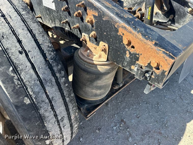 image for item EJ8567 2012 Mack CHU613 semi truck