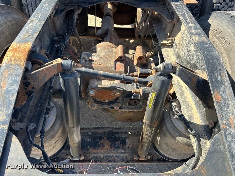 image for item EJ8567 2012 Mack CHU613 semi truck