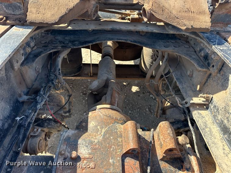 image for item EJ8567 2012 Mack CHU613 semi truck