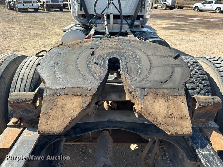 image for item EJ8567 2012 Mack CHU613 semi truck