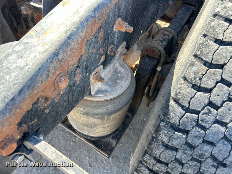 image for item EJ8567 2012 Mack CHU613 semi truck