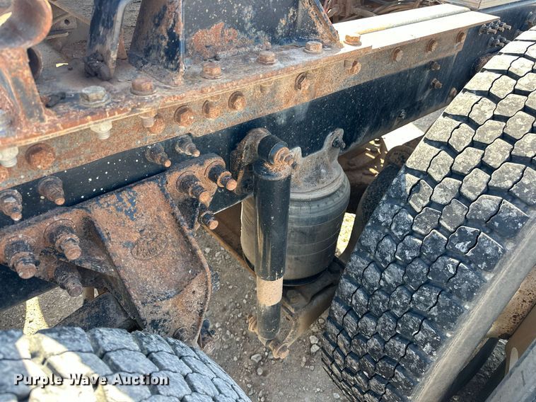 image for item EJ8567 2012 Mack CHU613 semi truck