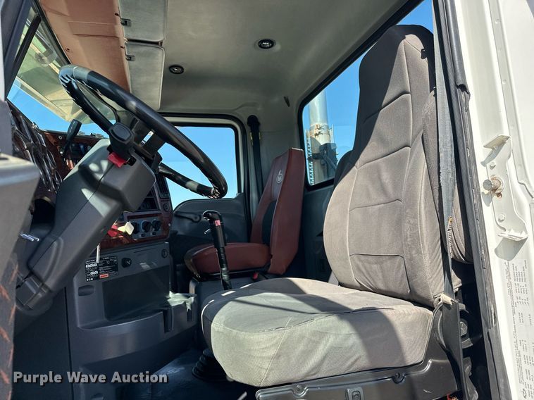 image for item EJ8567 2012 Mack CHU613 semi truck