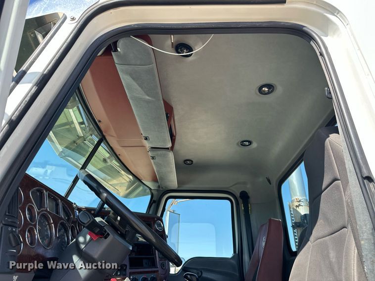 image for item EJ8567 2012 Mack CHU613 semi truck