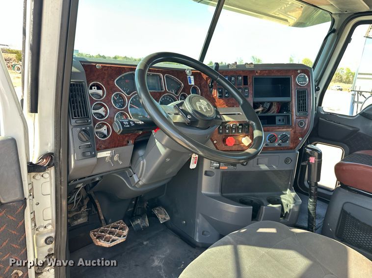 image for item EJ8567 2012 Mack CHU613 semi truck