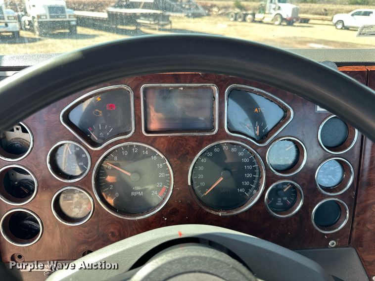 image for item EJ8567 2012 Mack CHU613 semi truck