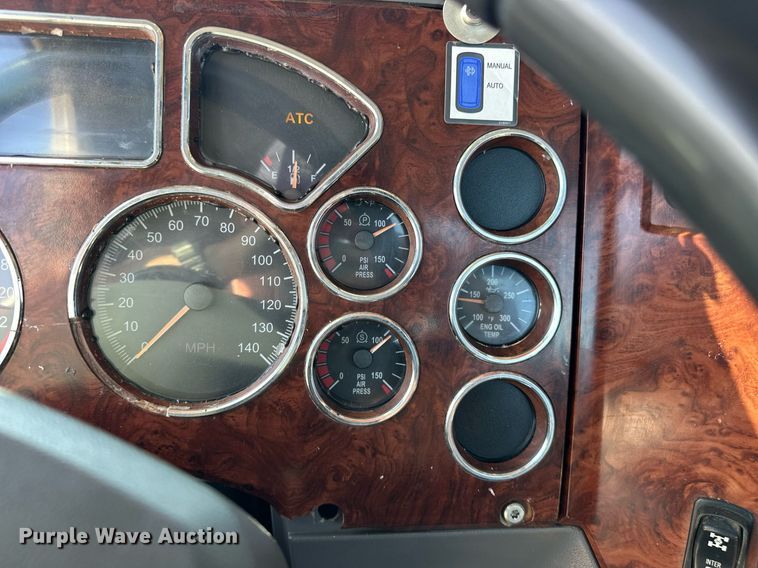 image for item EJ8567 2012 Mack CHU613 semi truck