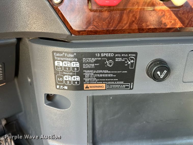 image for item EJ8567 2012 Mack CHU613 semi truck