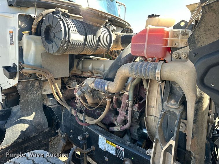 image for item EJ8567 2012 Mack CHU613 semi truck