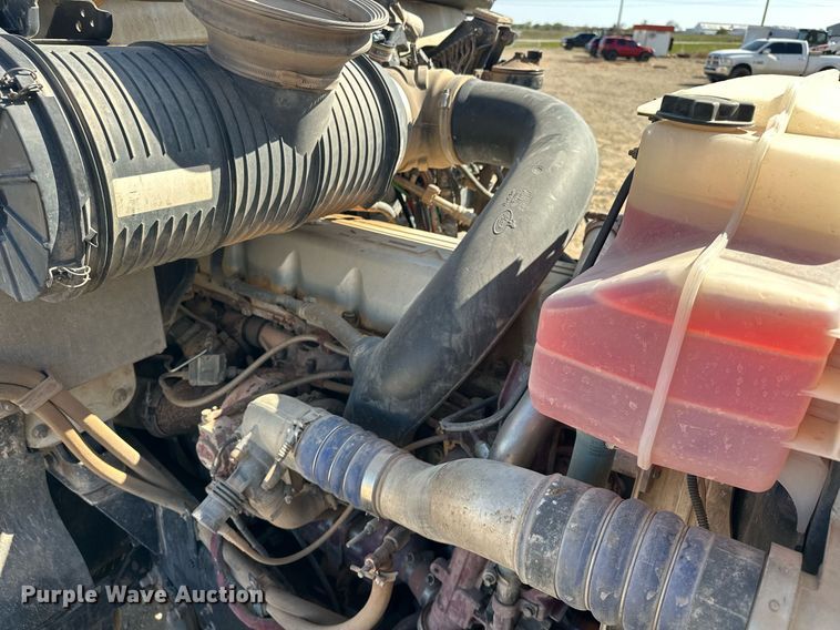 image for item EJ8567 2012 Mack CHU613 semi truck