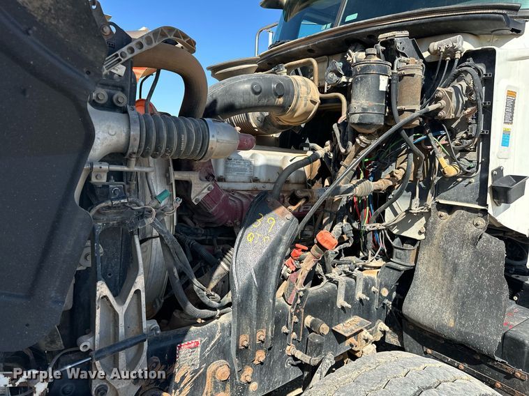 image for item EJ8567 2012 Mack CHU613 semi truck