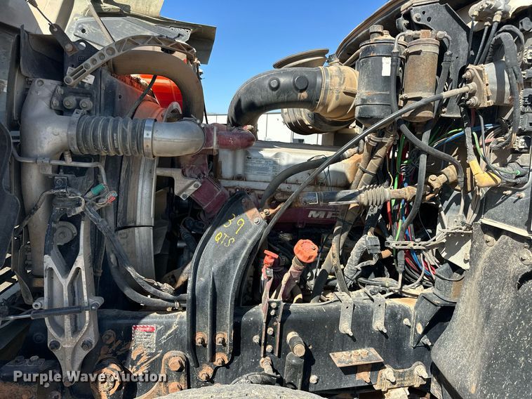 image for item EJ8567 2012 Mack CHU613 semi truck