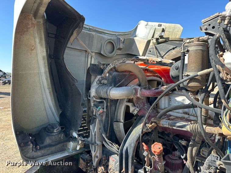 image for item EJ8567 2012 Mack CHU613 semi truck