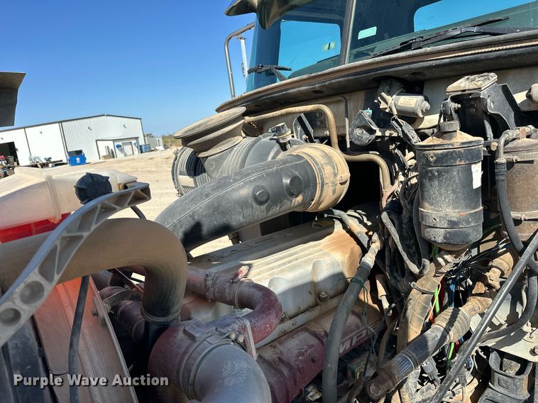 image for item EJ8567 2012 Mack CHU613 semi truck