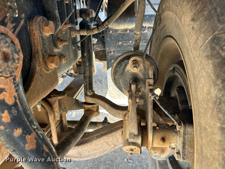 image for item EJ8567 2012 Mack CHU613 semi truck