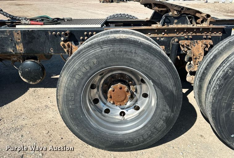 image for item EJ8567 2012 Mack CHU613 semi truck