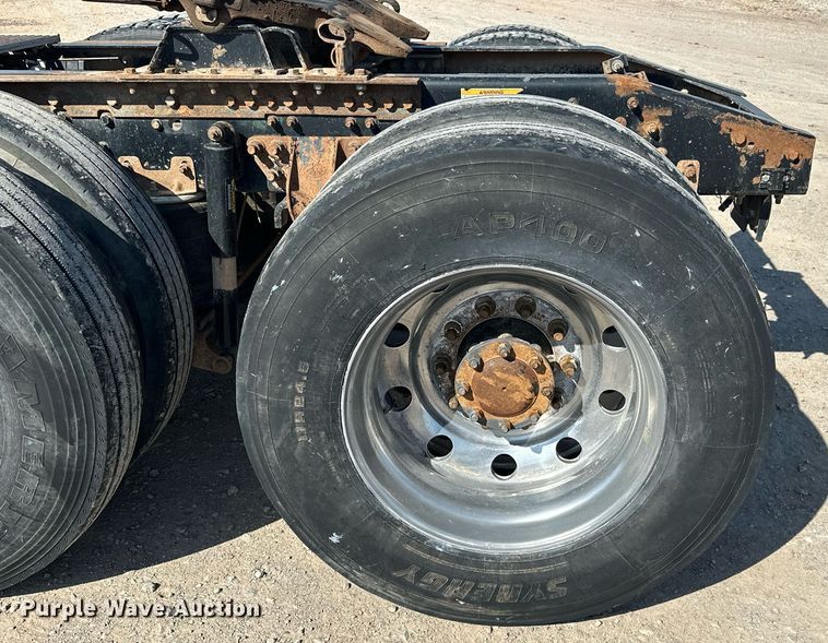 image for item EJ8567 2012 Mack CHU613 semi truck