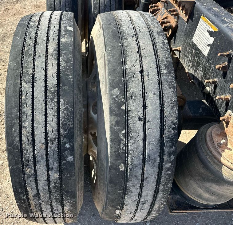 image for item EJ8567 2012 Mack CHU613 semi truck