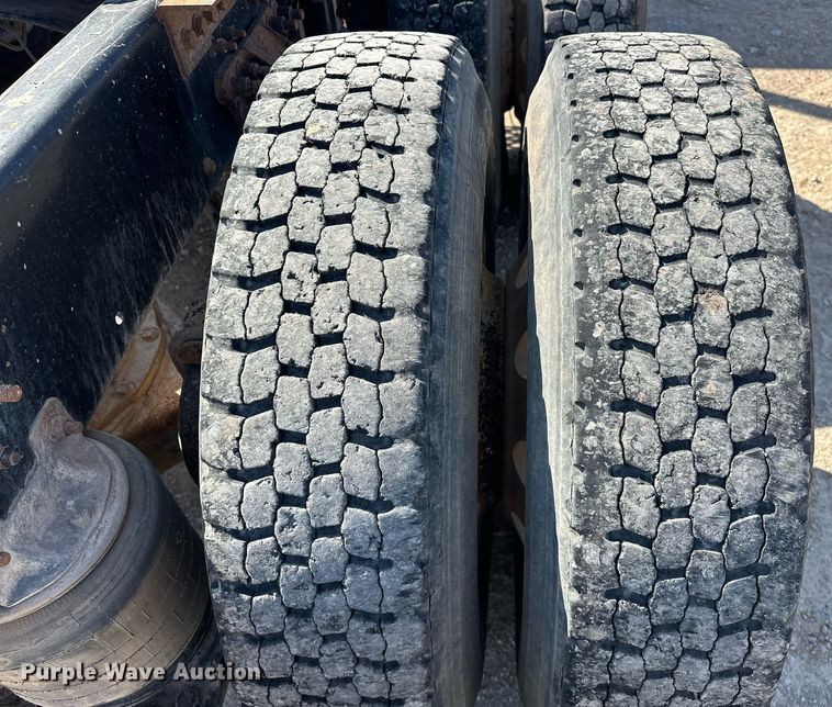 image for item EJ8567 2012 Mack CHU613 semi truck