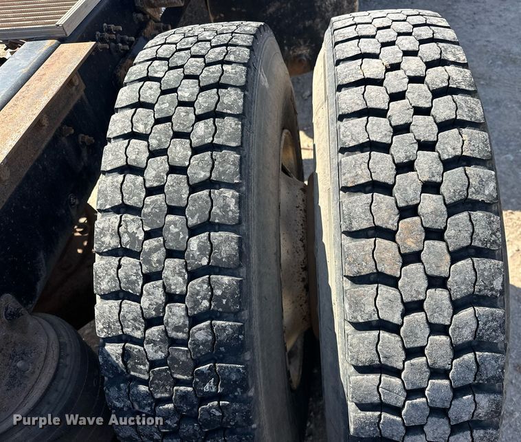 image for item EJ8567 2012 Mack CHU613 semi truck